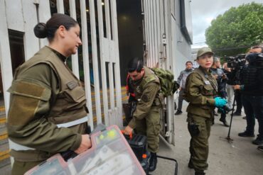 Carabineros en procedimiento de evacuación del Mall del Centro, Concepción. Créditos: Marcelo Castro