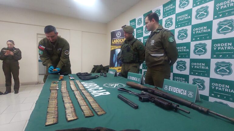 Armamento incautado a los detenidos vinculados a la WAM. Foto: Carabineros de Chile