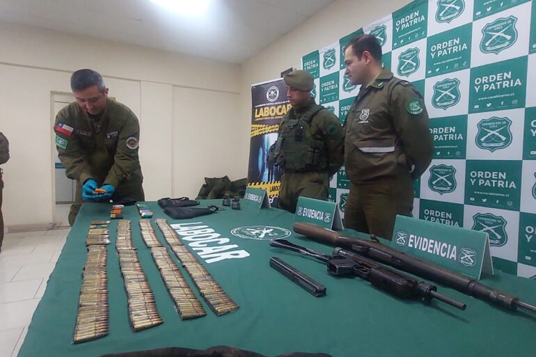 Armamento incautado a los detenidos vinculados a la WAM. Foto: Carabineros de Chile