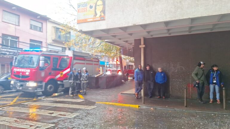 Bomberos en la Municipalidad de Concepción || Cedida