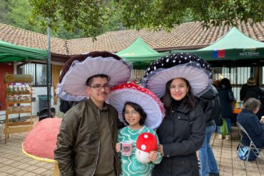 Familia participando en concurso de disfraces /Foto: Catalina Ulloa