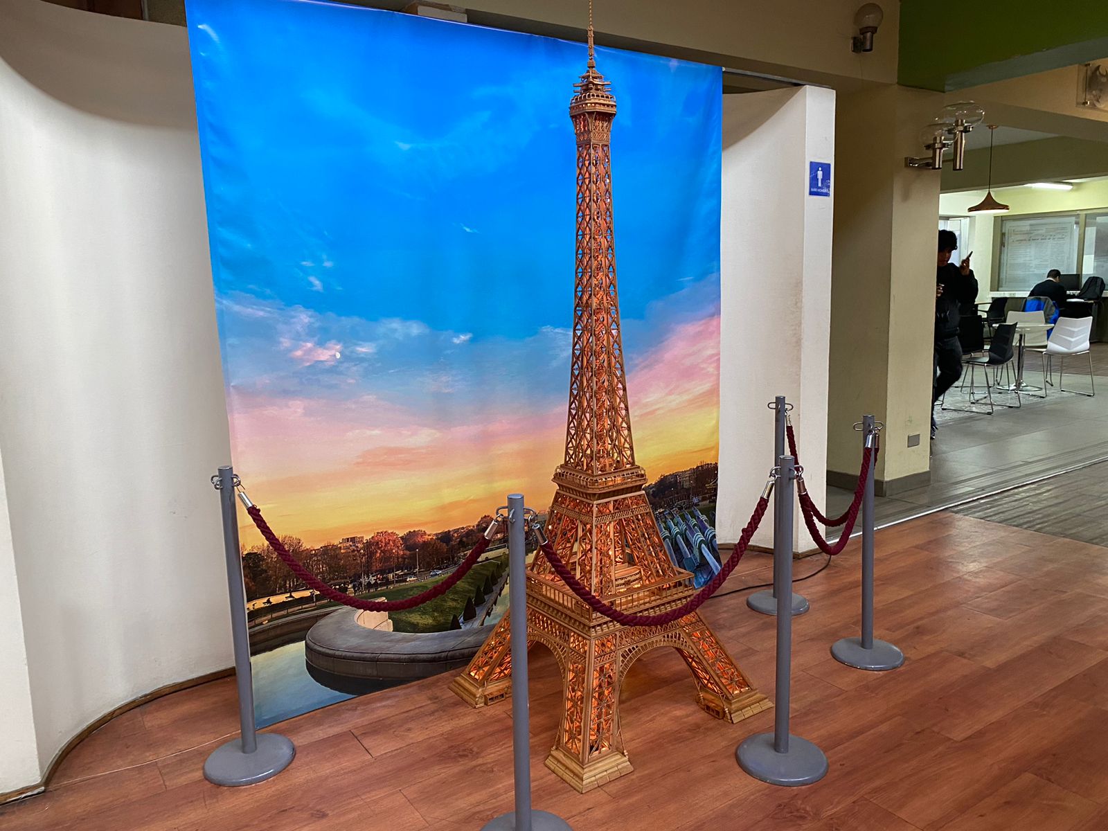 Torre Eiffel de la Biblioteca || Sala de Prensa
