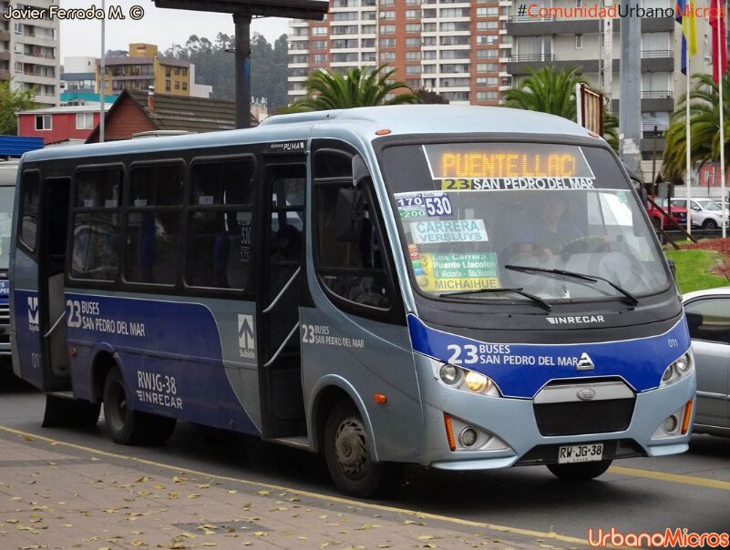 Taxibus siniestrado en Boca Sur placa patente RWJG38 