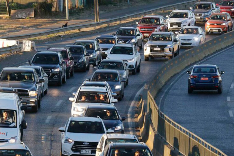 Todo vehículo de circulación nacional debe tener al día su revisión técnica || Consejo Políticas de Infraestructura