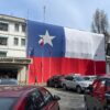 Bandera chilena gigante en el Comando de Operaciones Terrestres del Ejército