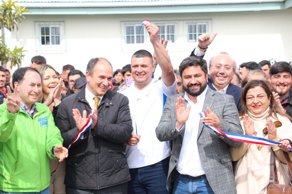 Autoridades en inauguración de cancha La Bombonera de Libertad || Municipalidad de Talcahuano