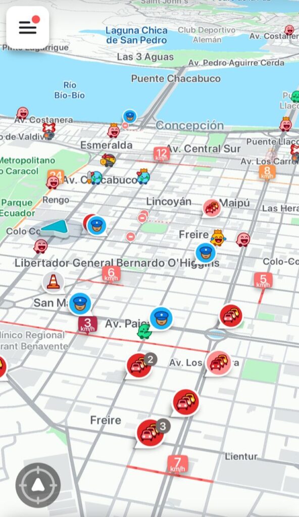 Imagen de Waze a las 18:00 horas mostrando contingente policial y calles cerradas o con alto flujo por el WRC Chile || Captura de pantalla