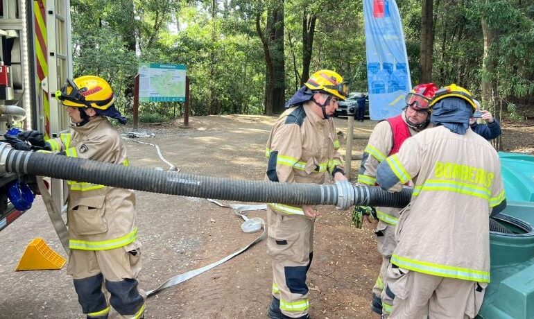 Bomberos en el Cerro Caracol de Concepción