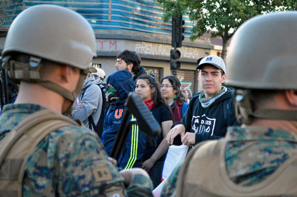 Tensos momentos se vivieron con los militares durante la Revuelta Social 