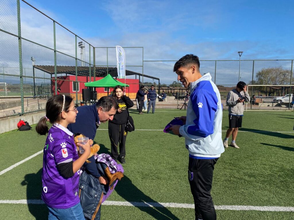 Niños clínica de fútbol Deportes Concepción